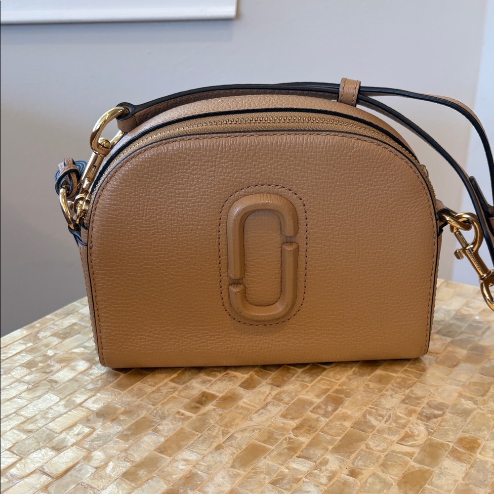 Marc Jacobs Camel TanCrossbody Pebble Shutter